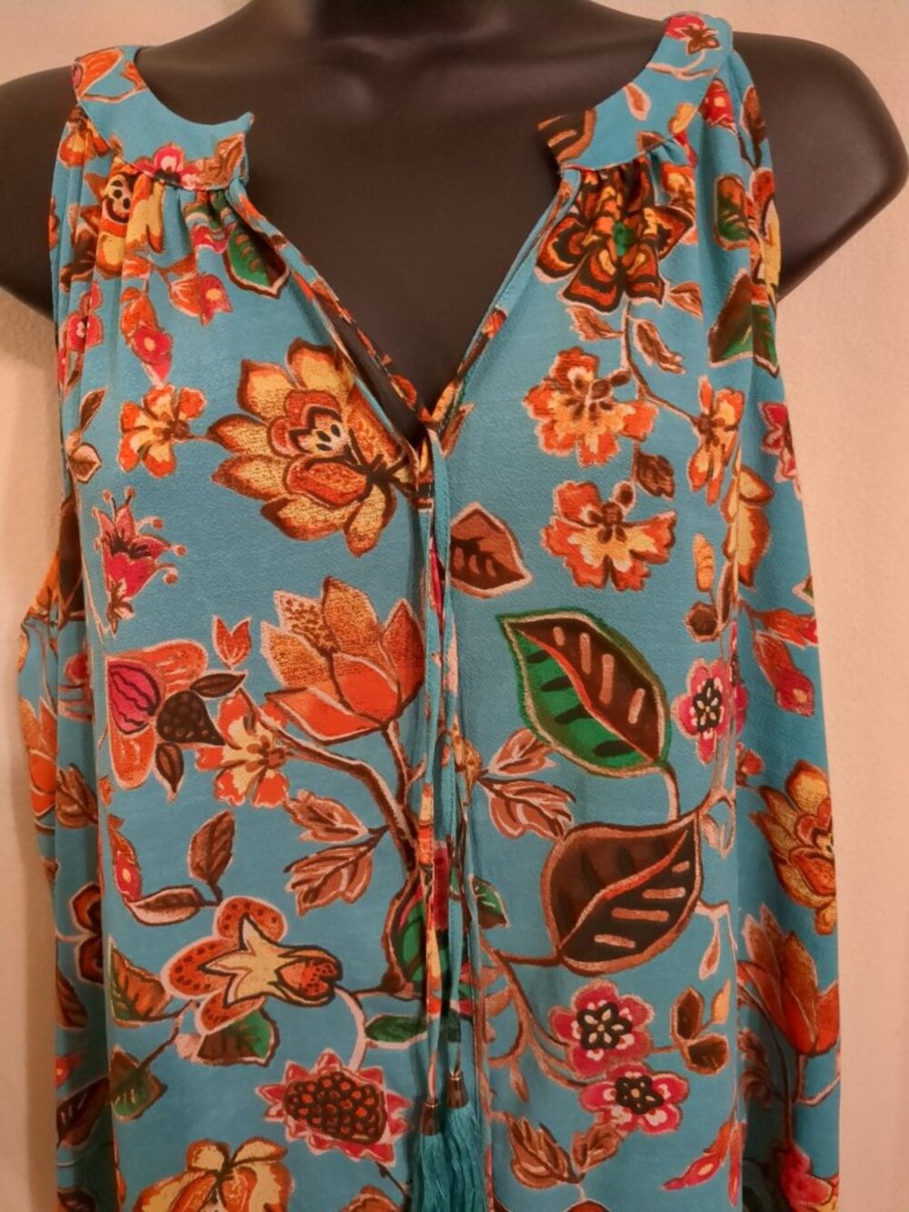 L 🏵 Sleeveless Summertime Floral Top with Tassels - Picture 4 of 14